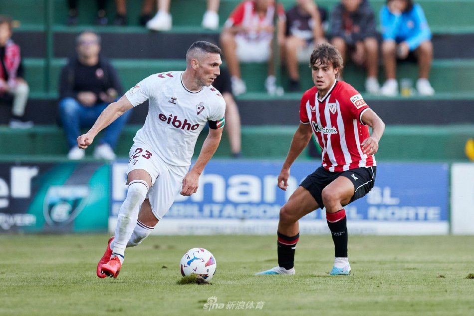 赛场上挥洒 赛场上挥洒