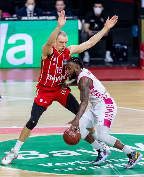 相距仅一步 相距仅一步