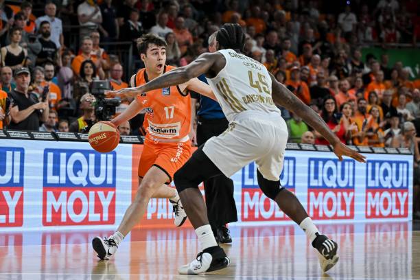 有评论指出 有评论指出